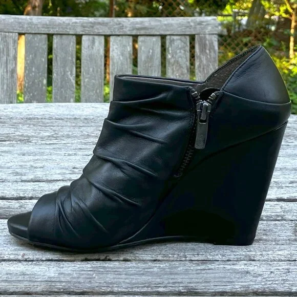 ✨Black Leather Peep-Toe Wedge Ankle Booties - Size 6M - Picture 6 of 14